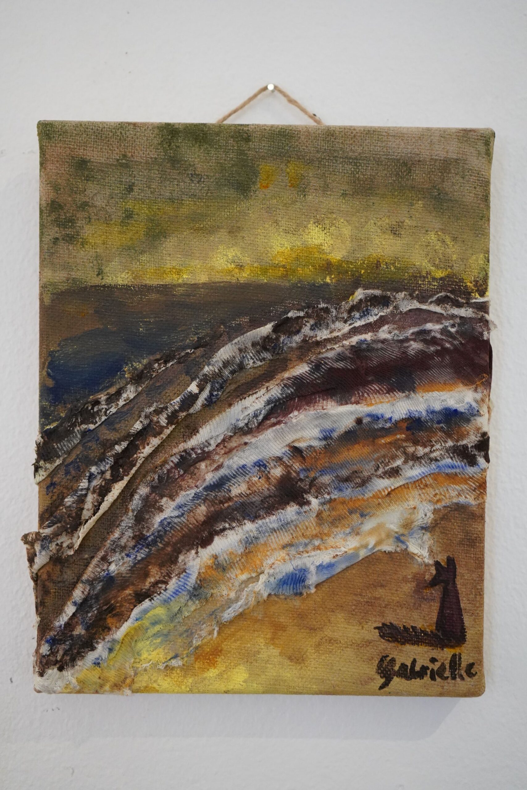 Gabrielle van der Wal - Upprymdhet - 2025 - Homemade oil paint and glue, recycled cloth. Waves washing over the beach. Their movements are depicted through the irregular shape of the fabric strips. This inspired the rest of the motif.